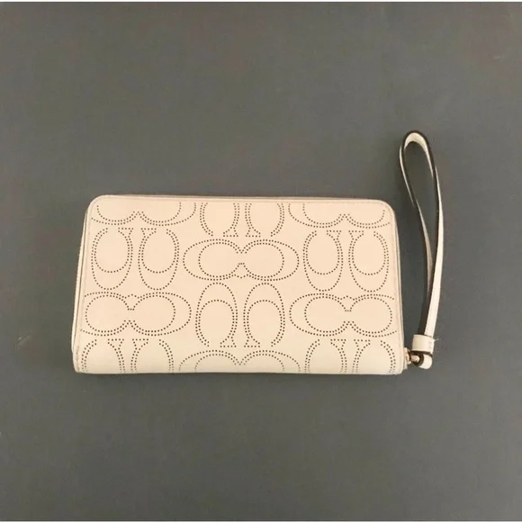 ❌SOLD❌Coach Wallet Clutch Wristlet - Picture 4 of 9